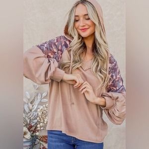 And The Why Womens Knit Hoodie Top Blouse Sz L Taupe Camo V Neck L/S Sleeve NWT